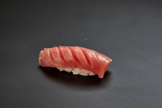 蓝鳍金枪鱼赤身寿司
