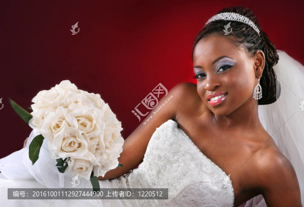 美丽的非洲裔新娘肖像