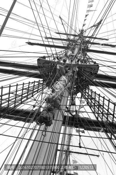 一个经典的帆船桅杆和绳索