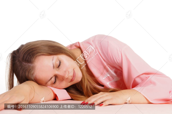女人在桌上