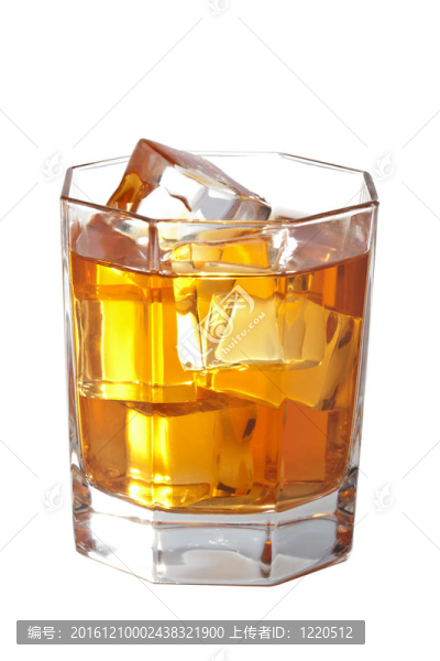 威士忌杯冰块