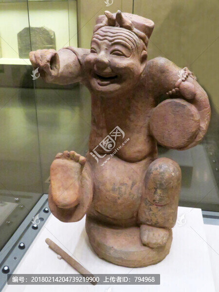 东汉击鼓说唱俑