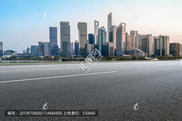 沥青路面和建筑景观