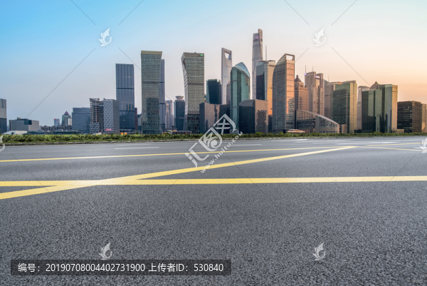 沥青路面和建筑景观