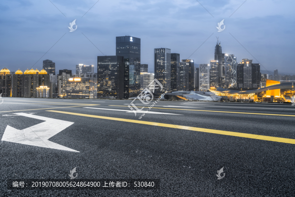 柏油马路和建筑景观