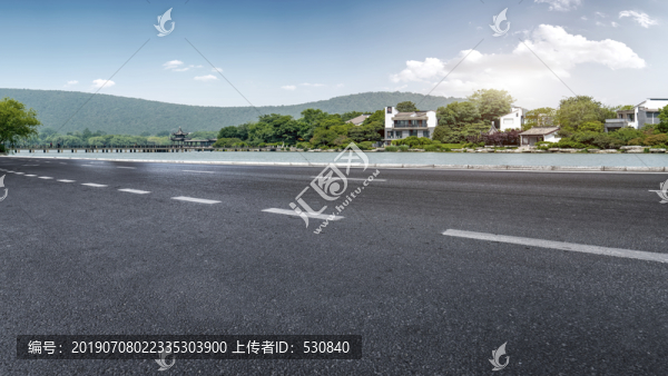 柏油马路和园林景观