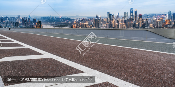 沥青路面和建筑景观