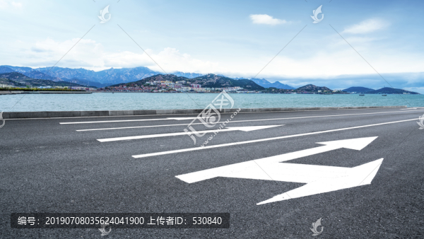 沥青路面和自然景观