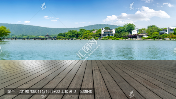 木板观景台和园林景观