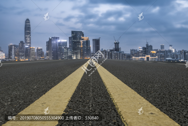 沥青路面天际线和建筑景观