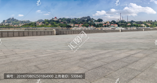 城市道路和天际线