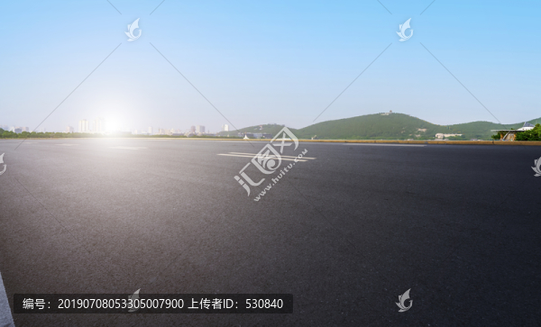 高速公路和城市景观
