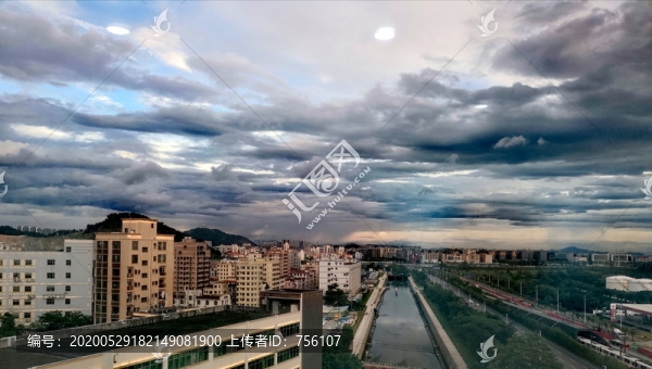 深圳的下雨天乌云