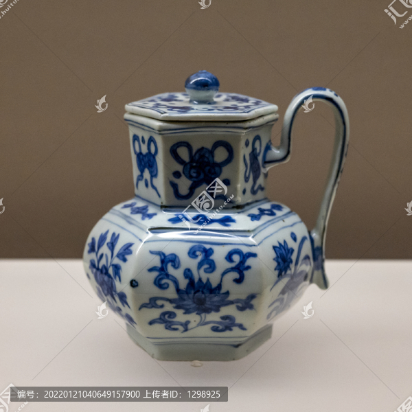 明代青花花卉纹执壶