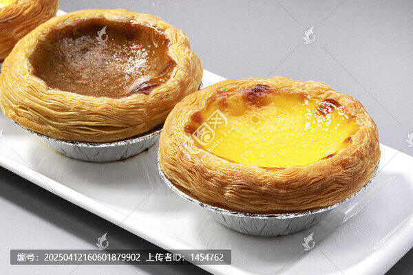 金黄千层酥皮蛋挞特写
