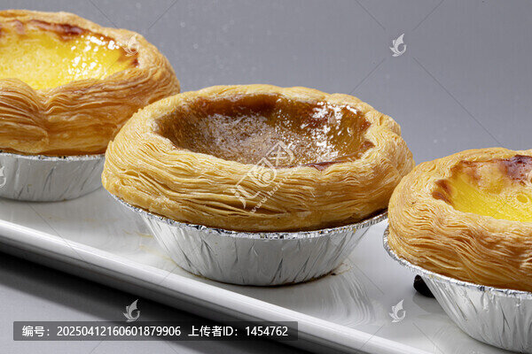 金黄千层酥皮蛋挞特写
