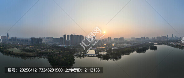 顺峰山公园桂畔湖水上立交春色日出全景
