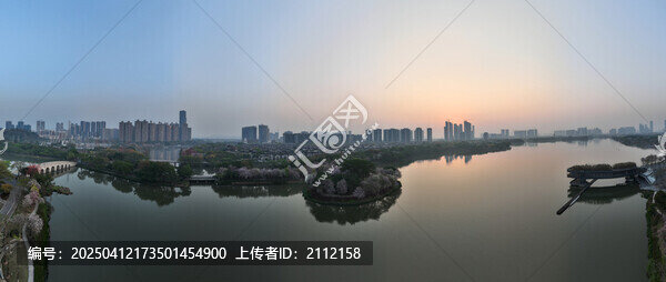 顺峰山公园桂畔湖水上立交春色日出全景
